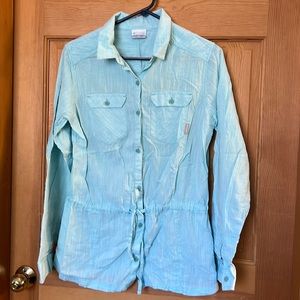 Columbia Women’s cinched waist button up